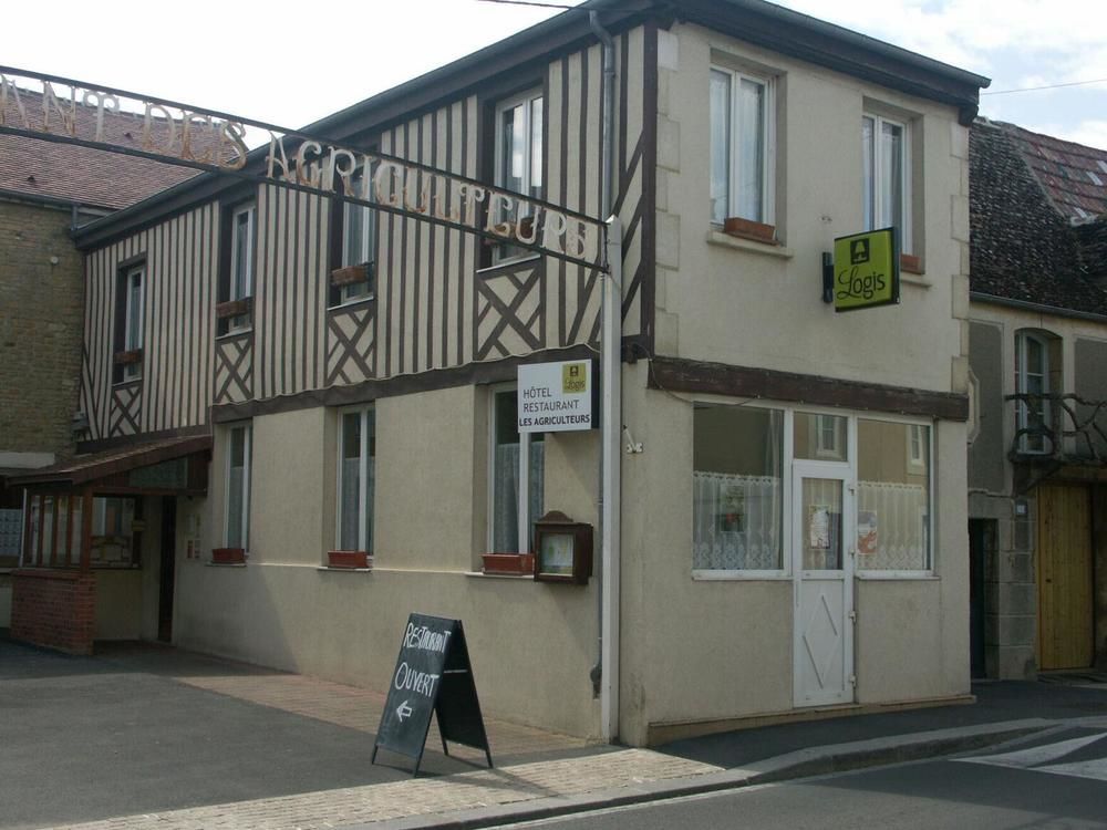 Logis Les Agriculteurs Hotel Saint-Pierre-en-Auge Exterior foto